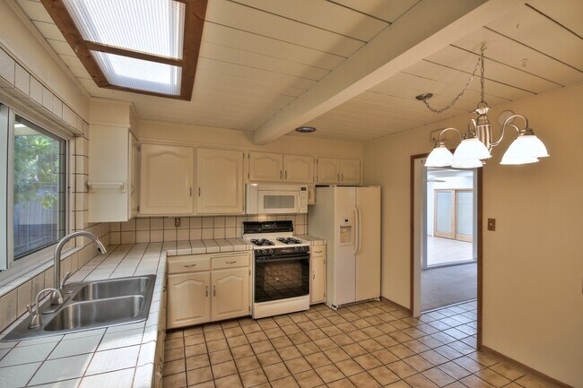 Building Photo - 127 Dalma Dr