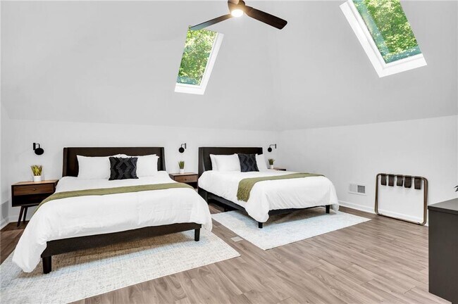 Building Photo - 3882 The Ascent NE