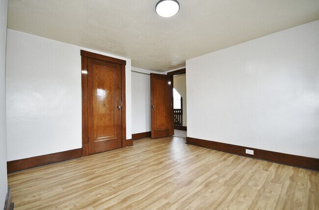 Building Photo - Charming 3-bedroom, 1-bathroom house locat...