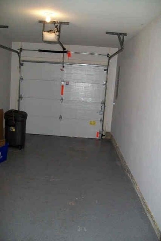 Building Photo - Beautiful 3 Bedroom Townhouse