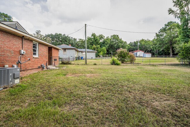 Building Photo - Charming 3-Bedroom Brick Home – Comfort, S...