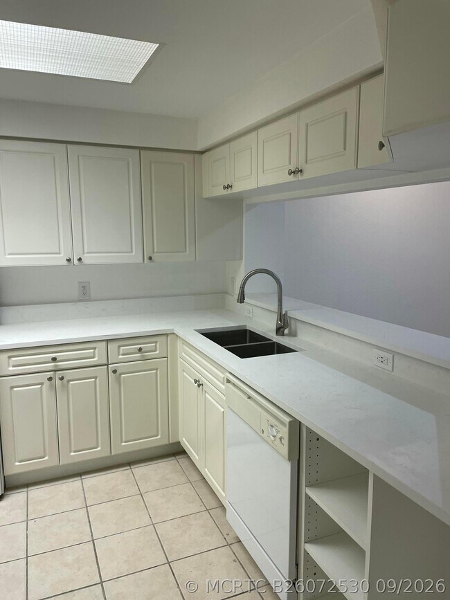 Building Photo - 3023 Alcazar Pl