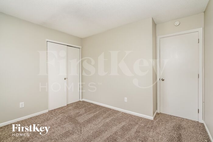 Building Photo - 7433 Redcliff Rd