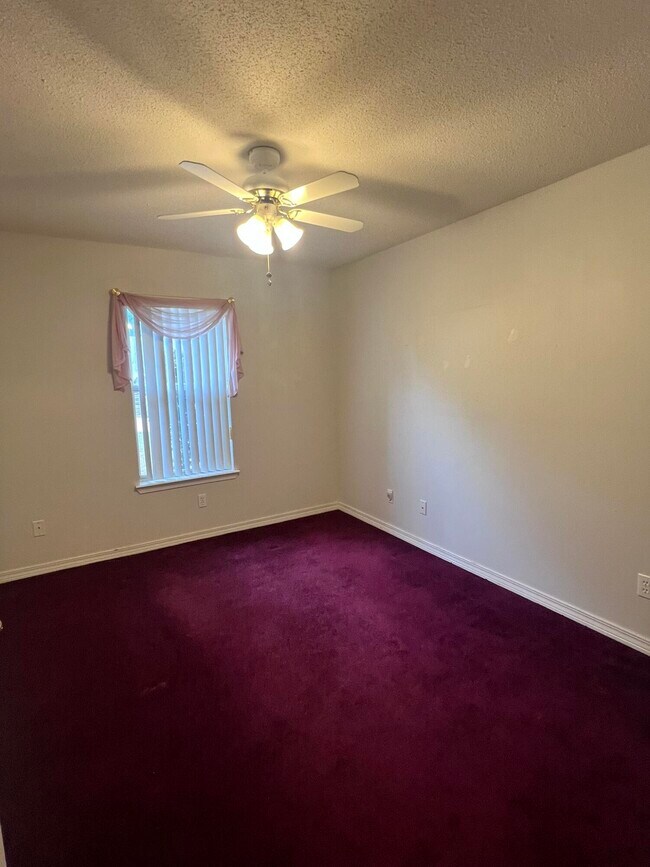 Building Photo - 395 Lake Holley Cir