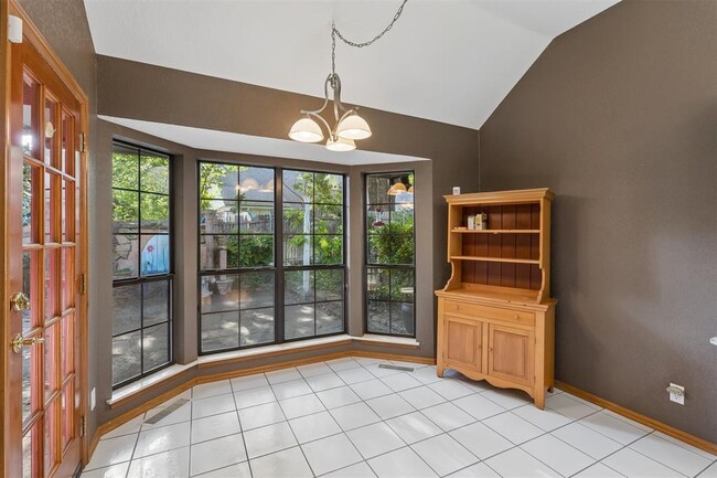 Building Photo - 1820 Chelsea Dr