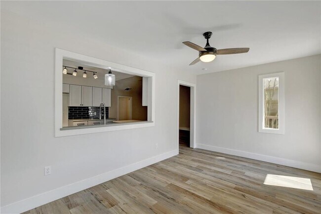 Building Photo - 125 Chaparral St