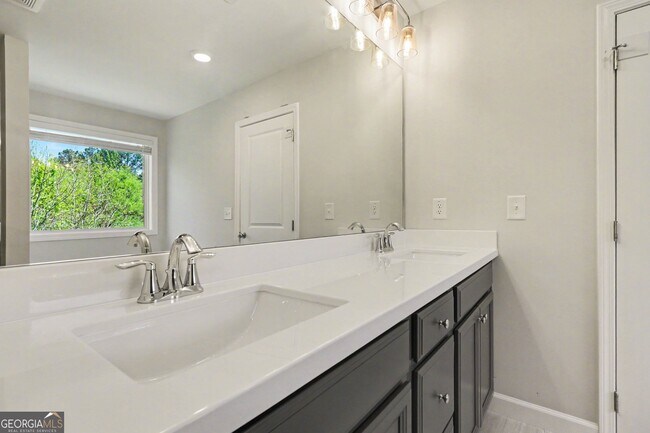 Building Photo - 545 Cresentry Brook