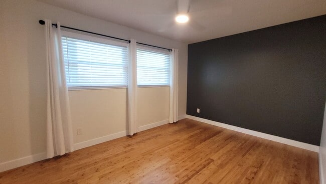 Building Photo - Stunning remodel in ideal location!