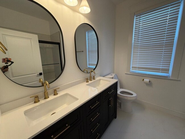 Building Photo - Great Home For RWJMS/Rutgers Students * Walk to New Brunswick/Highland Park Nightlife * All Utili...