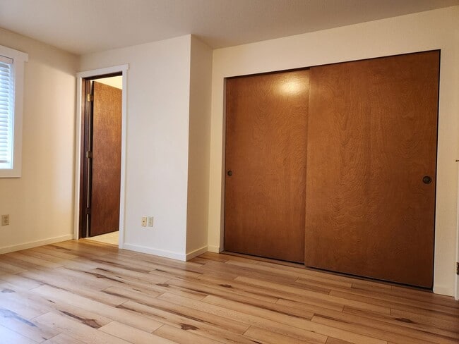 Building Photo - 3 Bedroom Rambler