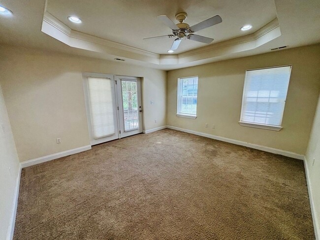 Building Photo - 204 Heights Ln