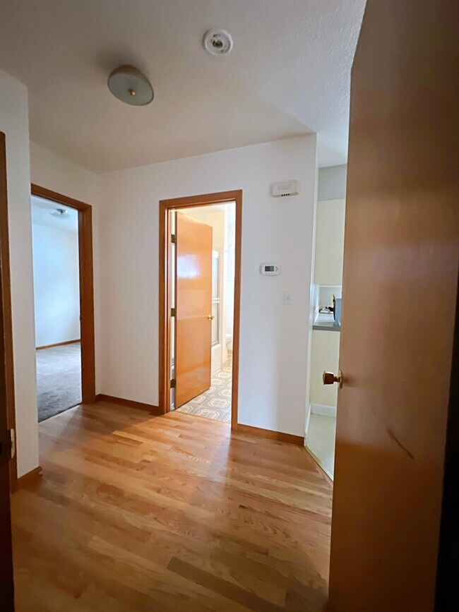 Building Photo - 3385 SE 10th Ave