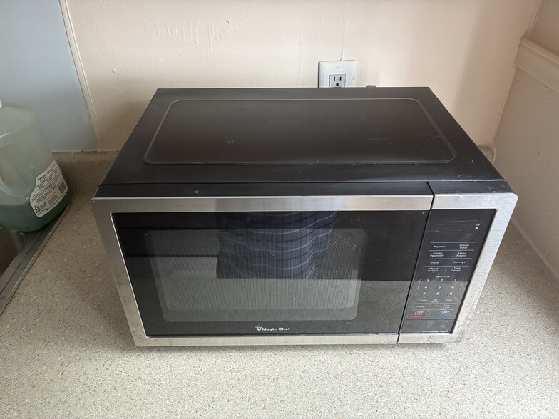 Microwave - 306 Bear St
