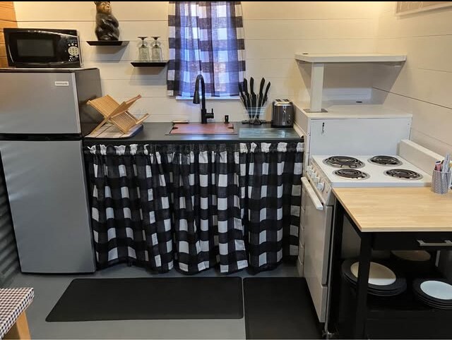 Building Photo - 602 3rd St