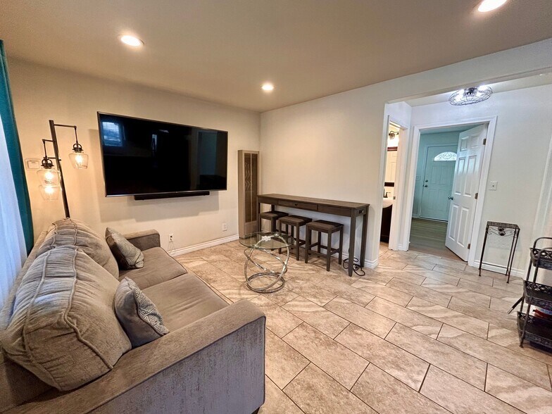 Building Photo - 1366 N Soto St