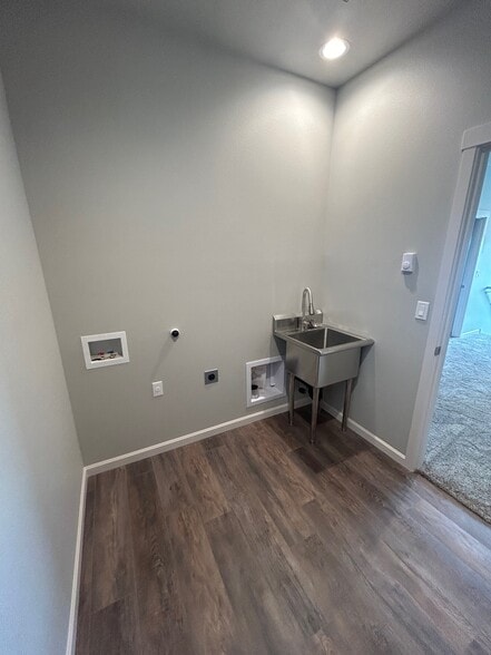 Building Photo - 1370 SW Obsidian Ave