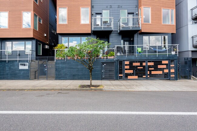 Building Photo - 1607 NW Davis St