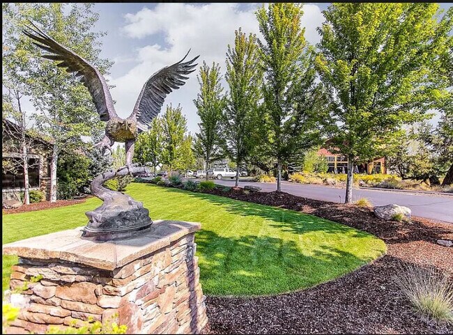 Building Photo - 1084 Golden Pheasant Dr