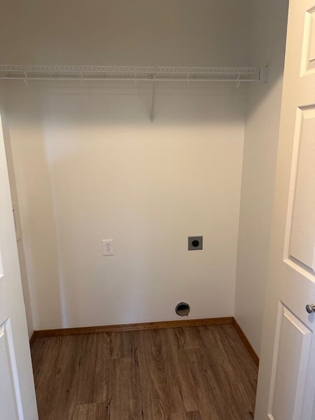 Building Photo - 3 bedroom Upscale home Mid town