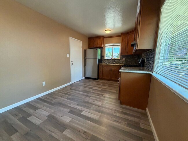 Building Photo - 5725 Woodleigh Dr