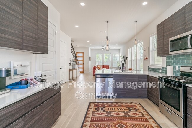 Building Photo - 719 Eleanor Ave