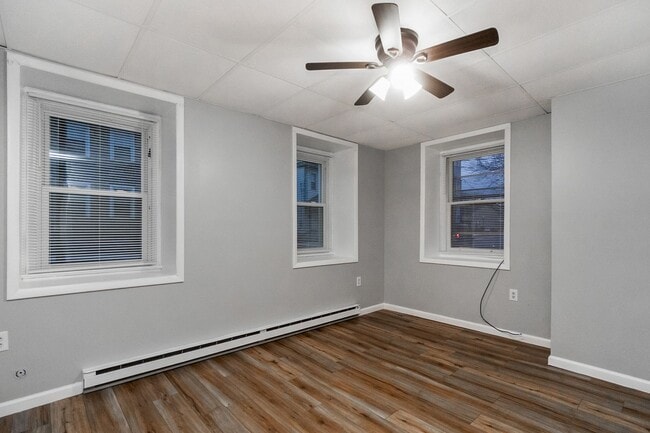 Building Photo - 137-139 Main St