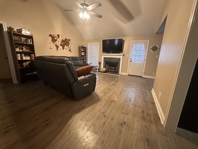 Building Photo - 1072 Cindy Jo Ct