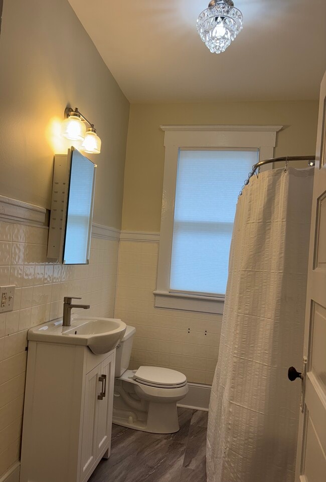 Building Photo - 1904 Perry Ave