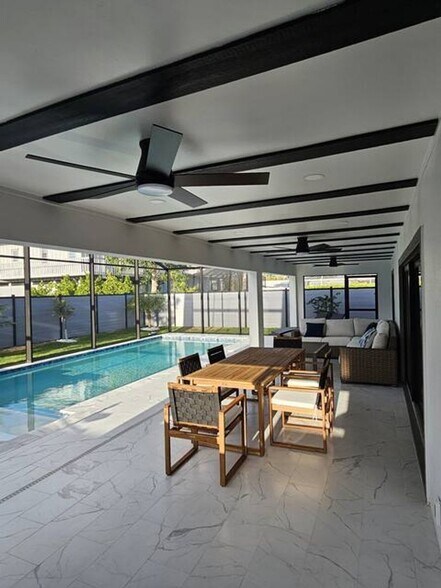 Building Photo - Beautiful 2 Bedroom 2 Bath In Naples