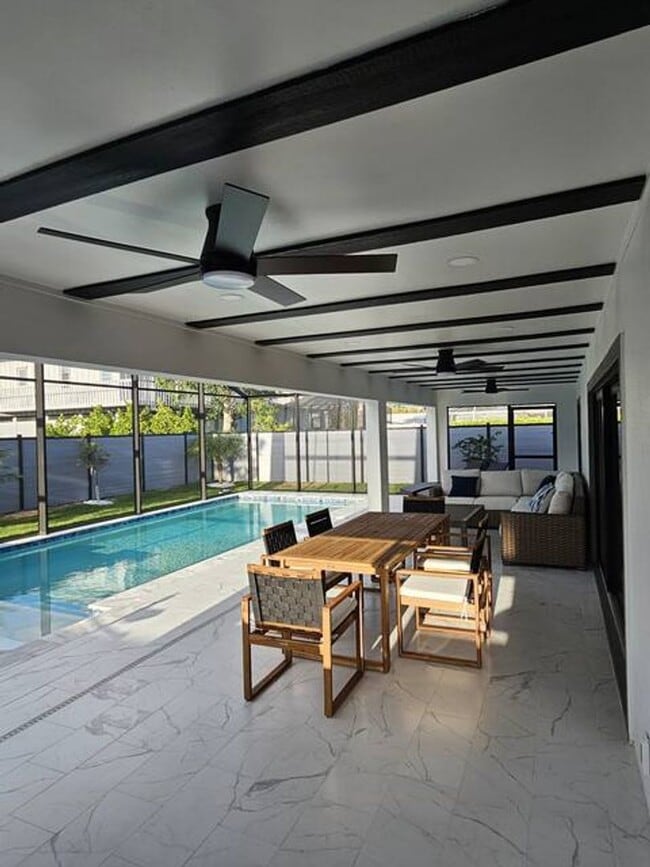 Building Photo - 135 Tahiti Cir