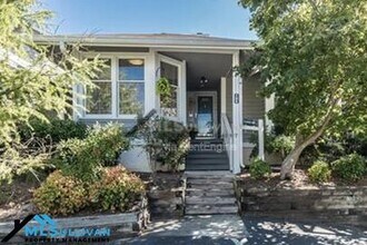 Building Photo - 106 Elmwood Cir