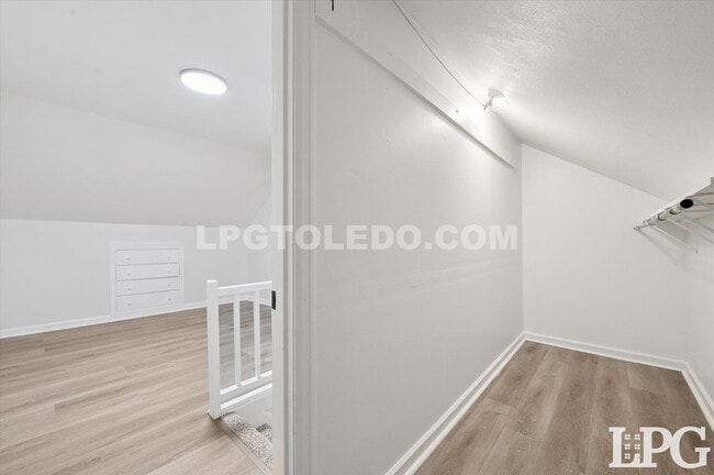 Building Photo - 3714 Wallwerth Dr