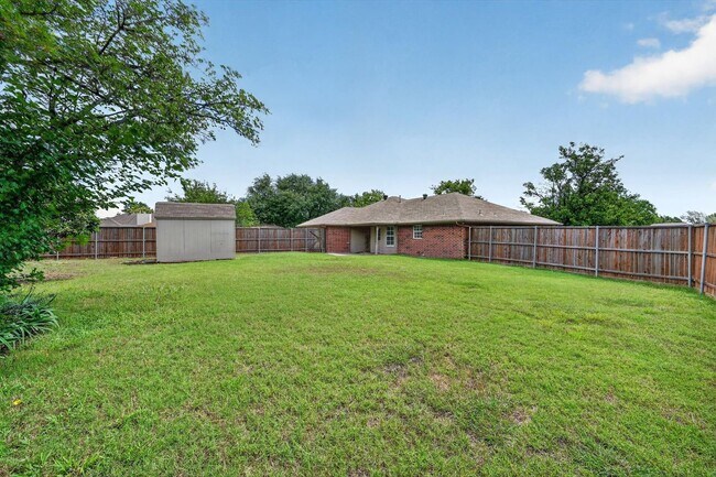 Building Photo - Spacious Denton Home with Dual Primary Suites & Oversized Lot!