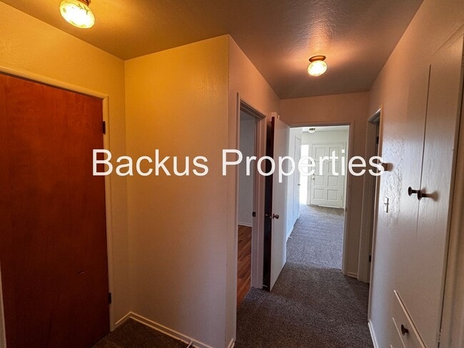 Building Photo - 790 Fairfax Dr