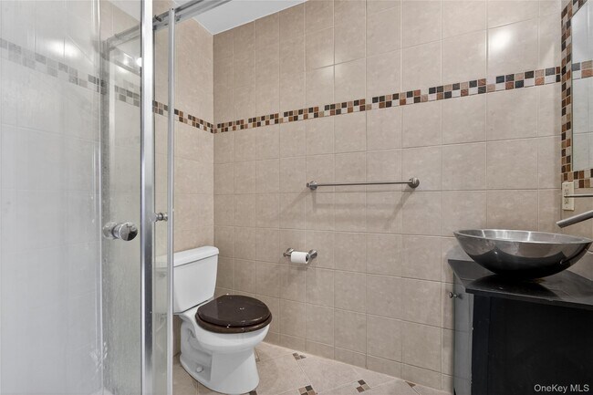 Building Photo - 62-47 Douglaston Pkwy