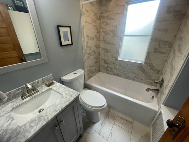 Building Photo - Beautiful, Charming and Well Maintained Four Bedroom Single Family Home in Macalester/Groveland N...