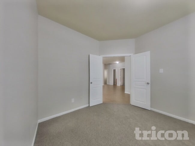 Building Photo - 2122 Hackberry Bank Ln