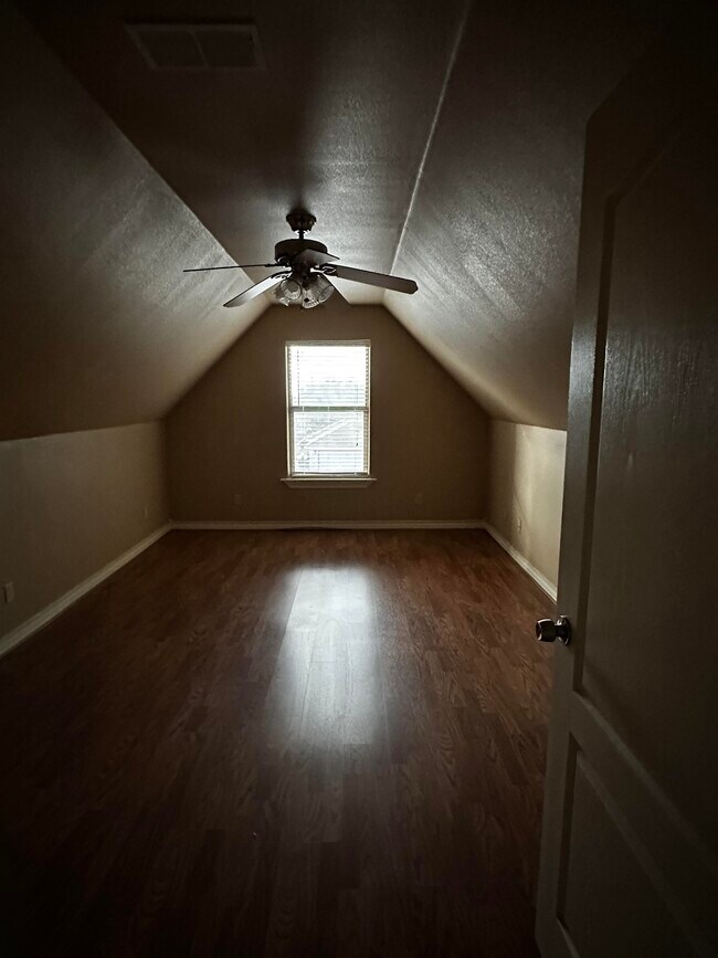 Building Photo - 431 Puig Dr