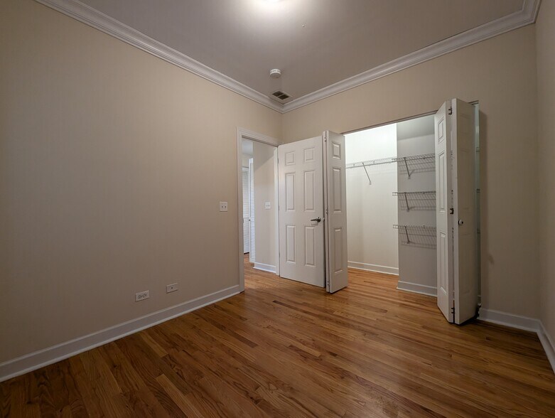 Building Photo - 3246 N Clifton Ave
