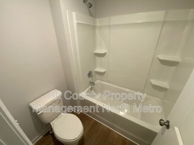 Building Photo - 185 Springwood Ln