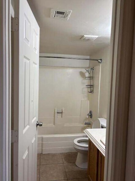 Building Photo - 1532 Cobb Ln