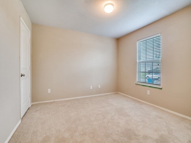 Building Photo - 2302 Tombstone Dr