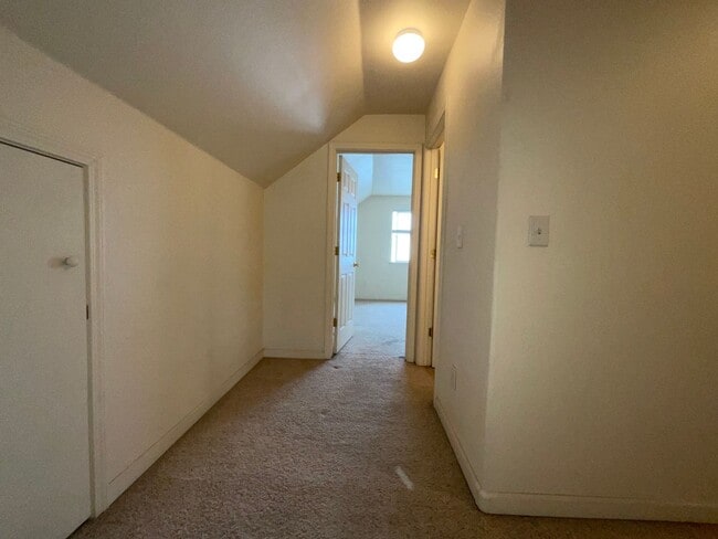 Building Photo - 3 Bedroom 2 1/2 Bath 3 garage