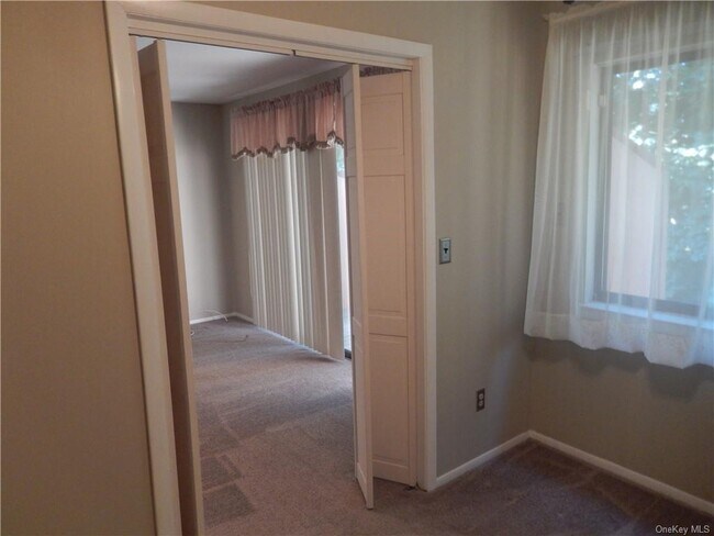 Building Photo - 208 Town Hill Condominium