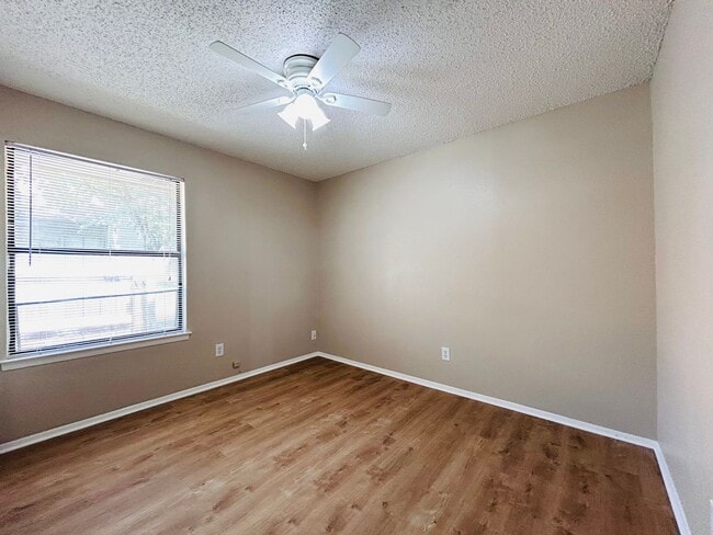 Building Photo - 12300 Deer Falls Dr