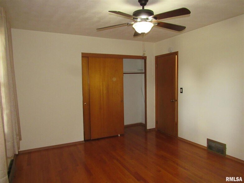 Building Photo - 2154 W 36th St