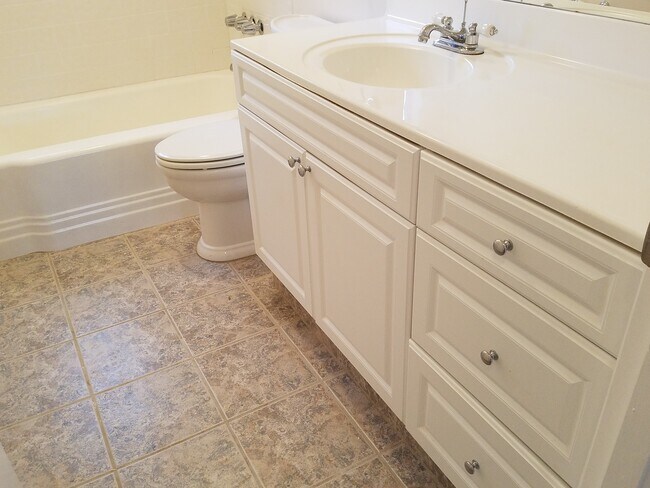 Bathroom - 3620 S Hesperides St