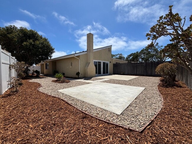 Building Photo - Oxnard | Welcome to the Pearl of Oxnard Du...