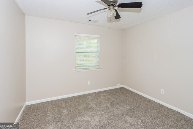 Building Photo - 843 Shoals Ct