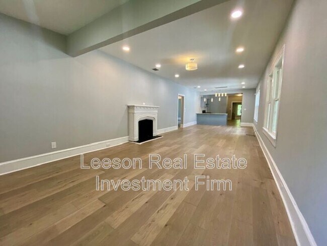 Building Photo - 2401 Darien St